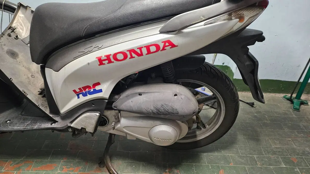 Honda SH 150i (2009 - 12) (2)