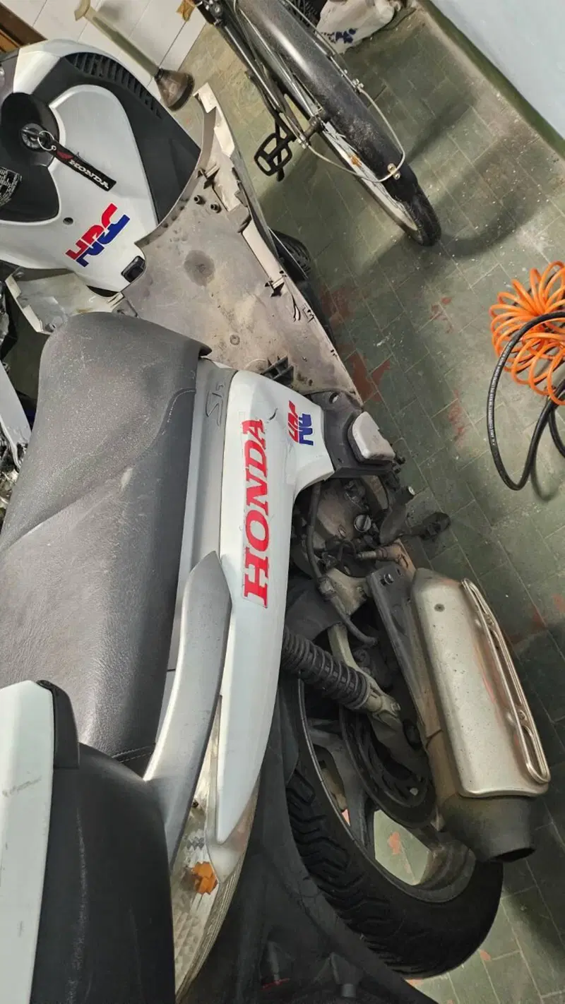Honda SH 150i (2009 - 12) (4)