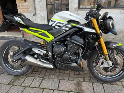 Triumph Street Triple 765 Moto2 Edition (2023 - 24) usata