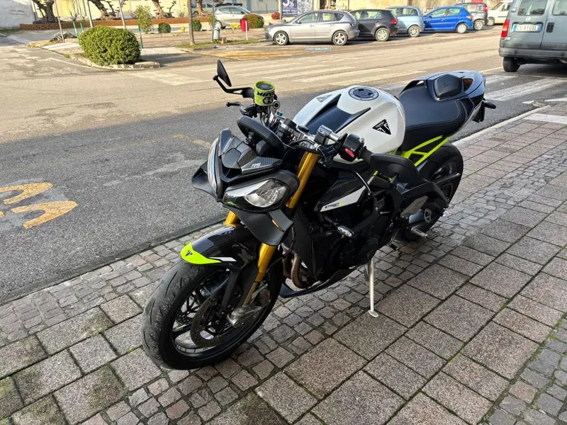 Triumph Street Triple 765 Moto2 Edition (2023 - 24) (2)