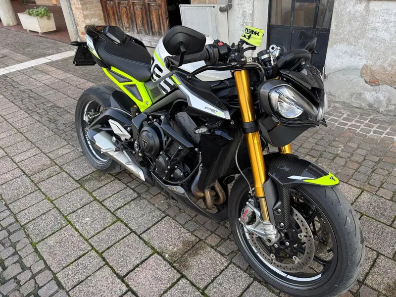 Triumph Street Triple 765 Moto2 Edition (2023 - 24) (3)