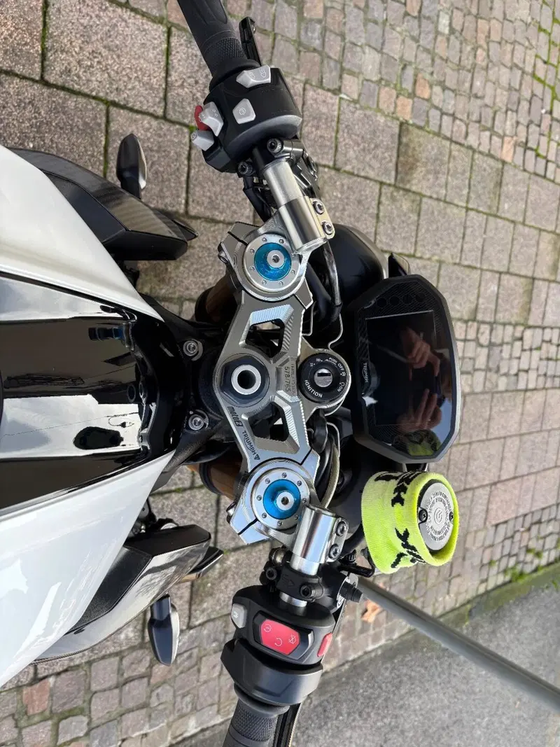 Triumph Street Triple 765 Moto2 Edition (2023 - 24) (4)