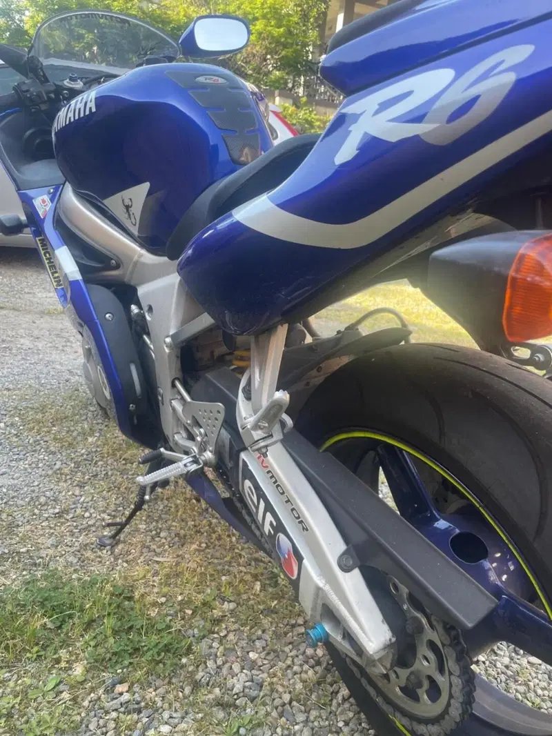 Yamaha YZF R6 (1999 - 00) (5)