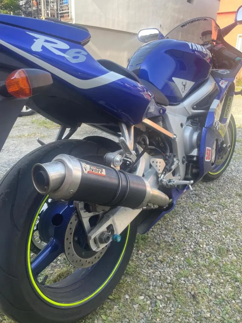 Yamaha YZF R6 (1999 - 00) (15)