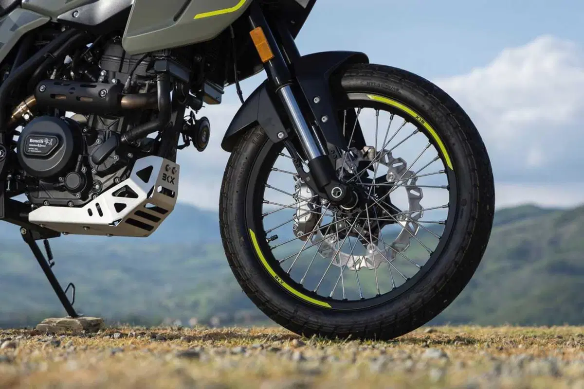 Benelli BKX 300 e BKX 300 S: arriva il monocilindrico da 292 cc che aspettavamo (20)
