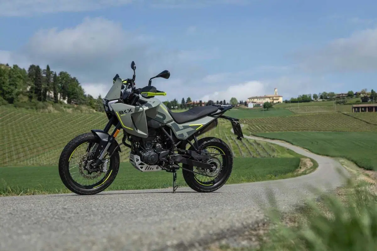 Benelli BKX 300 e BKX 300 S: arriva il monocilindrico da 292 cc che aspettavamo (23)
