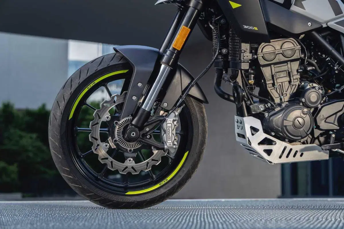 Benelli BKX 300 e BKX 300 S: arriva il monocilindrico da 292 cc che aspettavamo (13)