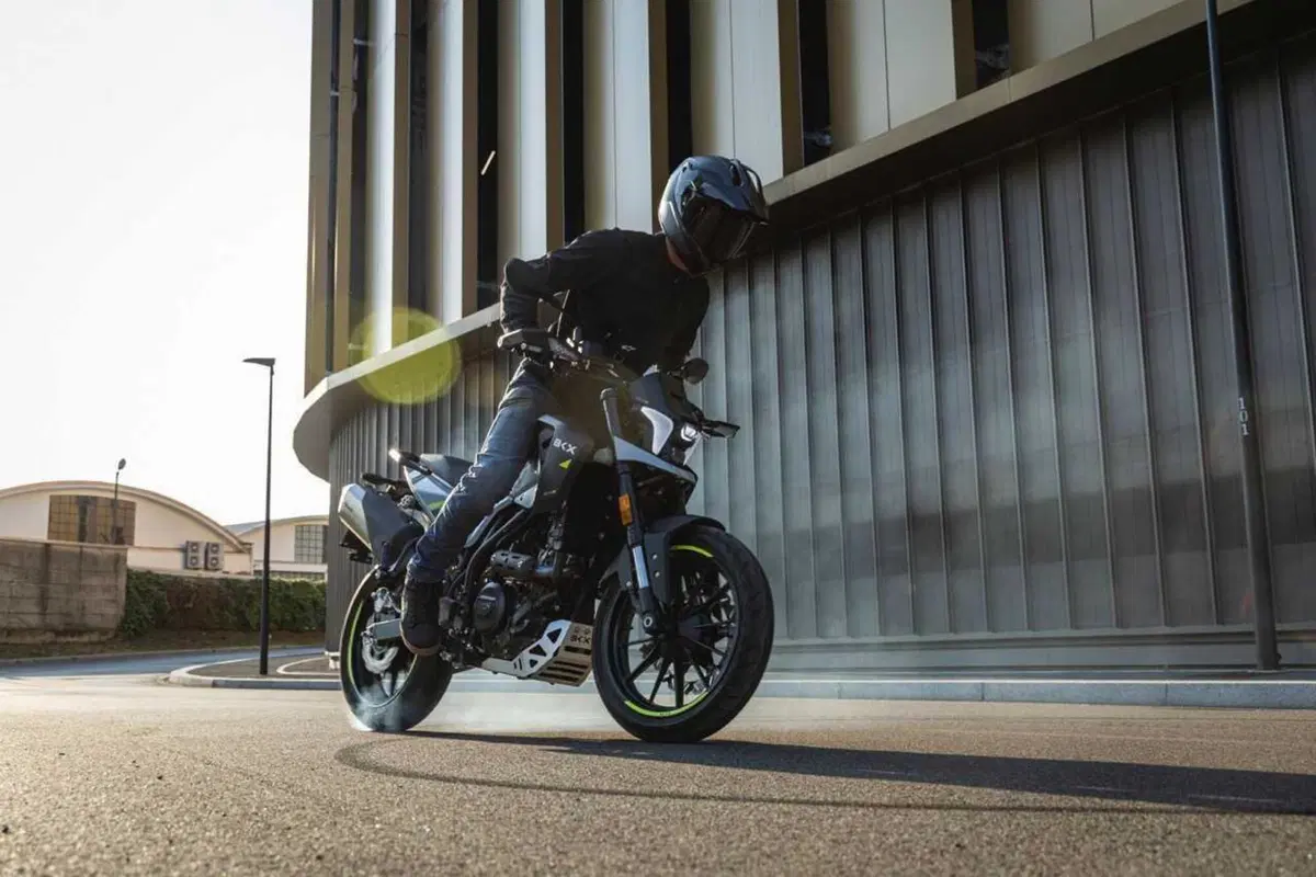 Benelli BKX 300 e BKX 300 S: arriva il monocilindrico da 292 cc che aspettavamo (28)