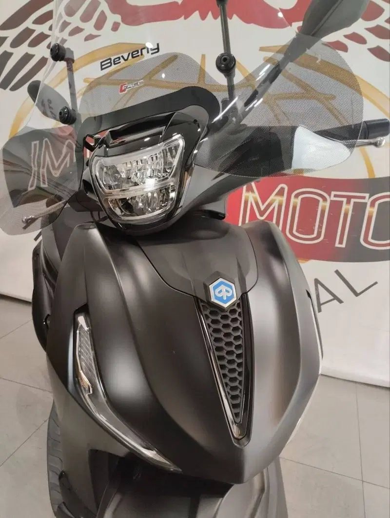 Piaggio Beverly 300 ABS-ASR (2021 - 25) (4)
