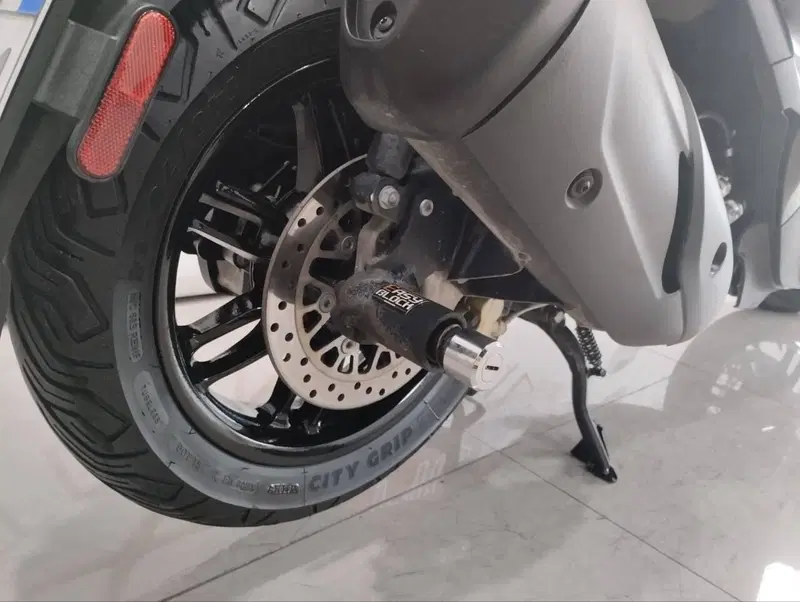 Piaggio Beverly 300 ABS-ASR (2021 - 25) (9)