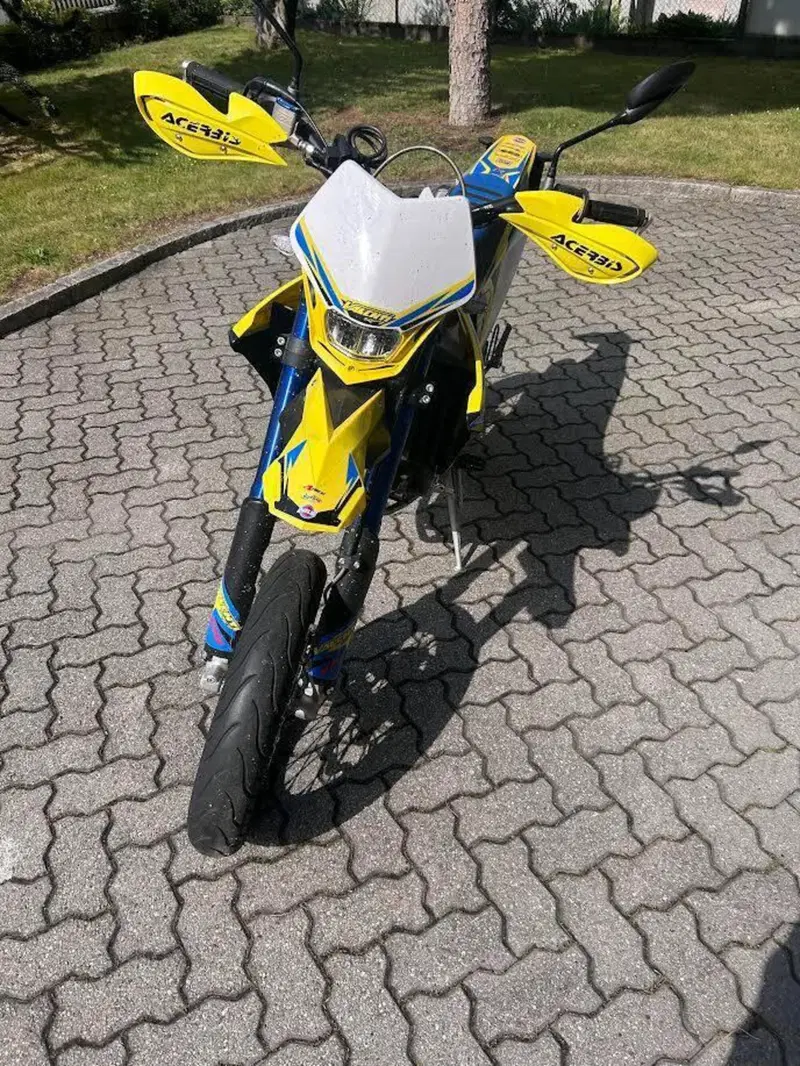 Valenti Racing SM 125 Z (2020 - 22) (3)