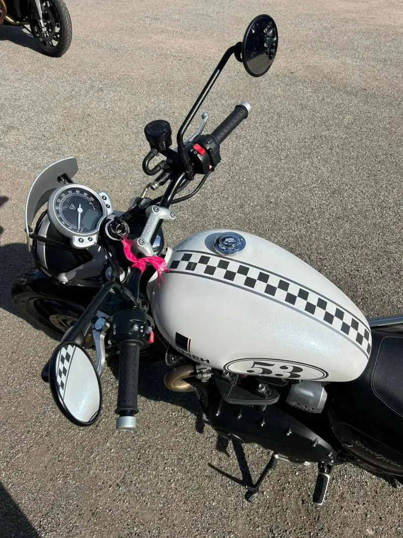 Triumph Street Twin 900 (2017 - 18) (4)