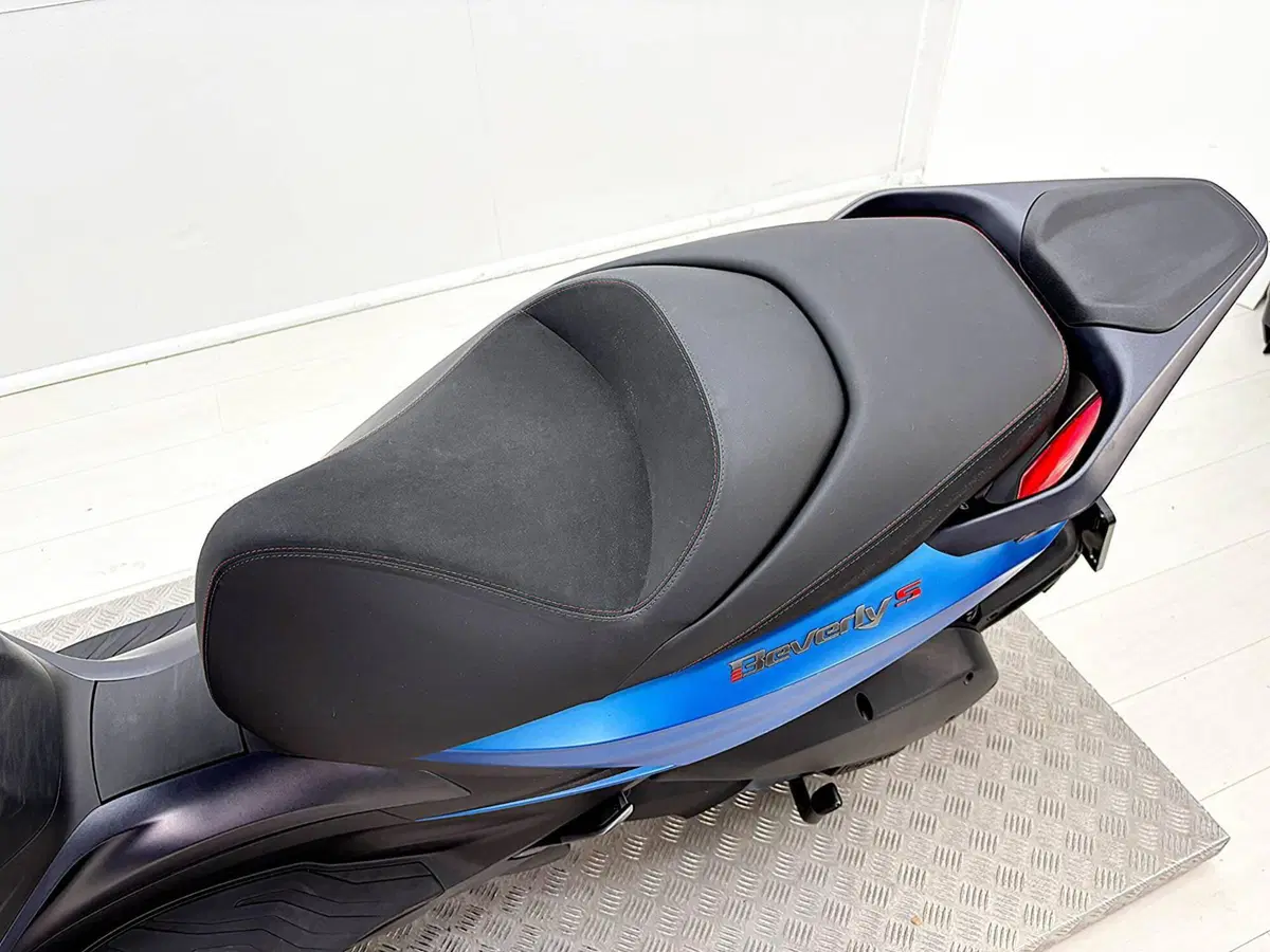 Piaggio Beverly 300 S ABS-ASR (2021 - 25) (19)