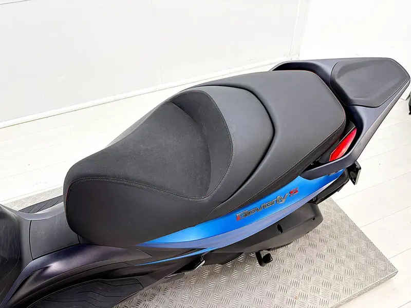 Piaggio Beverly 300 S ABS-ASR (2021 - 25) (19)