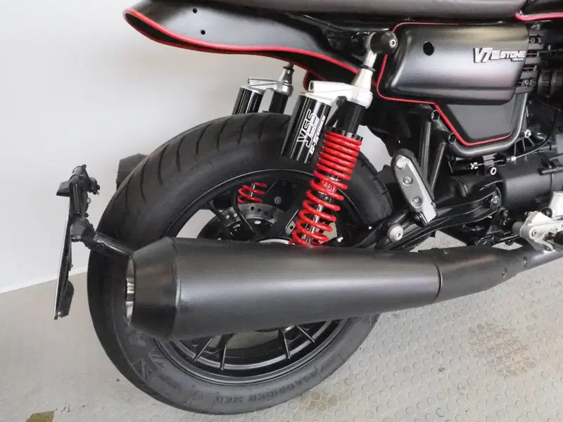 Moto Guzzi V7 III Stone (2017 - 20) (3)