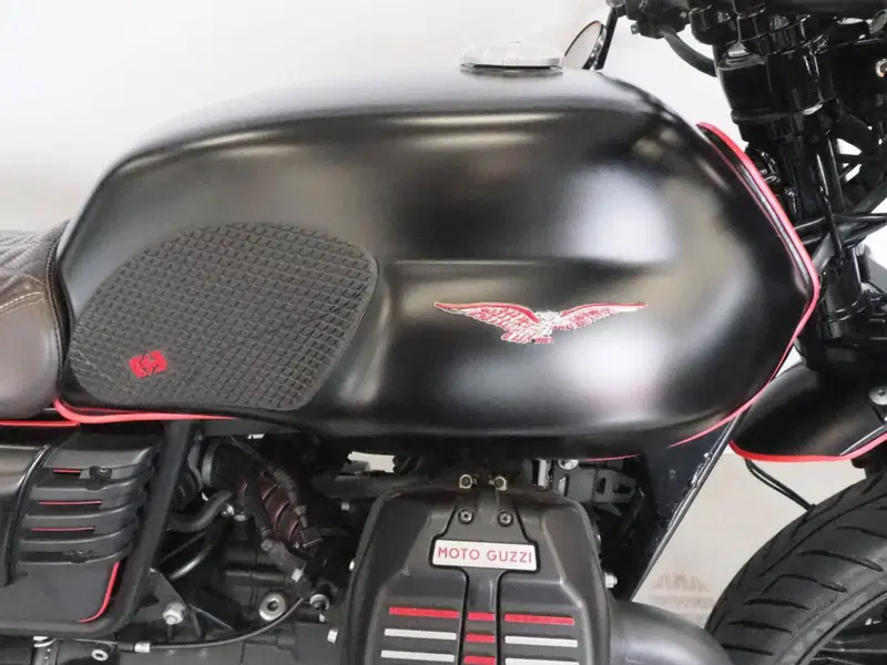 Moto Guzzi V7 III Stone (2017 - 20) (5)