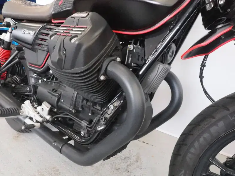 Moto Guzzi V7 III Stone (2017 - 20) (8)