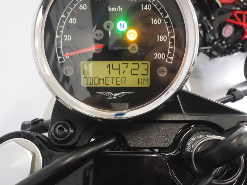 Moto Guzzi V7 III Stone (2017 - 20) (9)