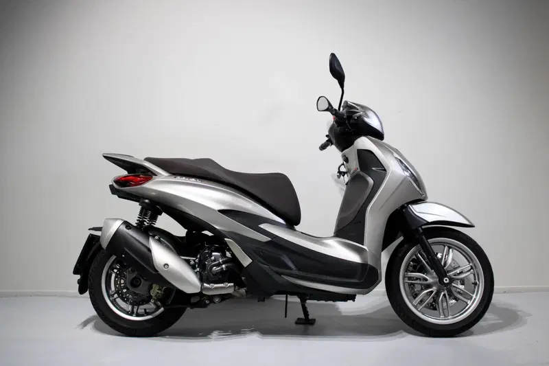 Piaggio Beverly 300 ABS-ASR (2021 - 25) (2)