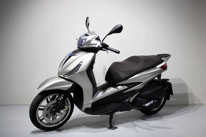Piaggio Beverly 300 ABS-ASR (2021 - 25) (4)