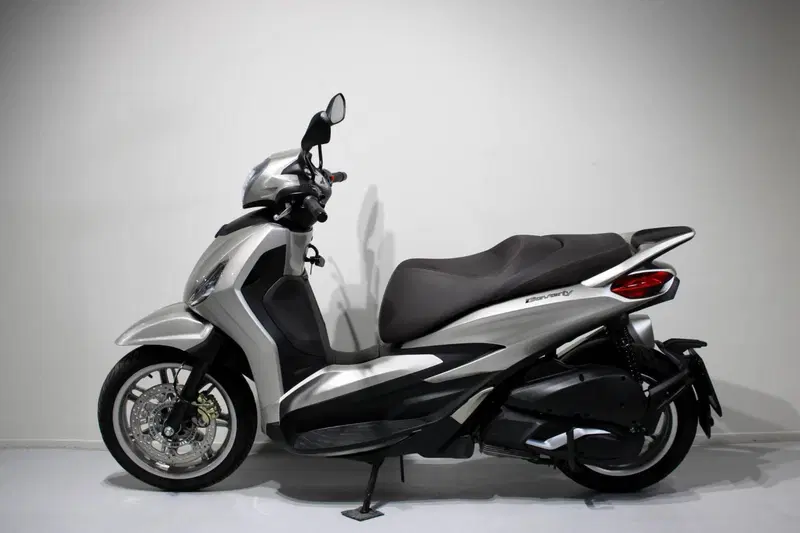 Piaggio Beverly 300 ABS-ASR (2021 - 25) (5)