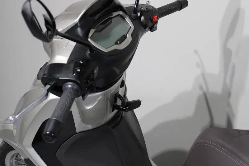 Piaggio Beverly 300 ABS-ASR (2021 - 25) (6)