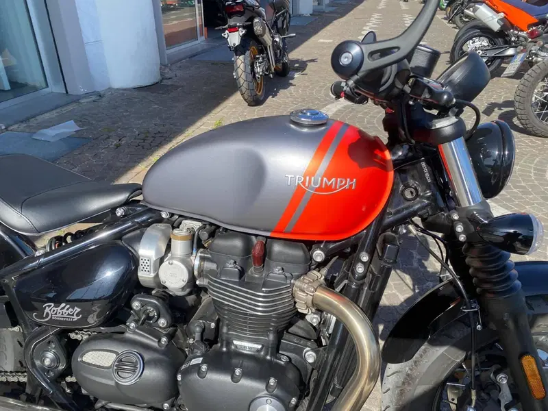 Triumph Bonneville Bobber 1200 (2021 - 25) (6)