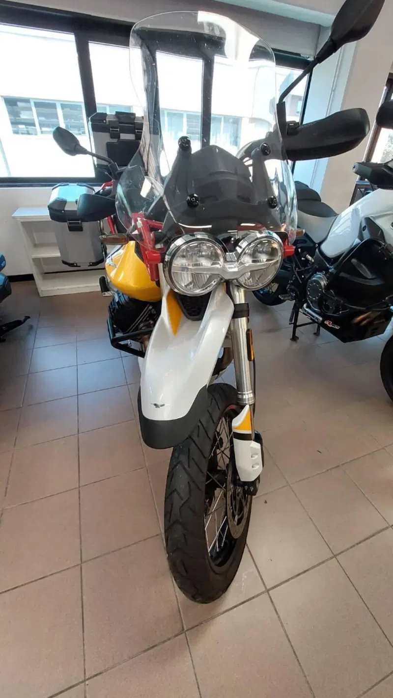 Moto Guzzi V85 TT Evocative Graphics (2019 - 20) (3)