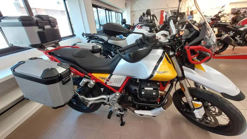 Moto Guzzi V85 TT Evocative Graphics (2019 - 20) (4)