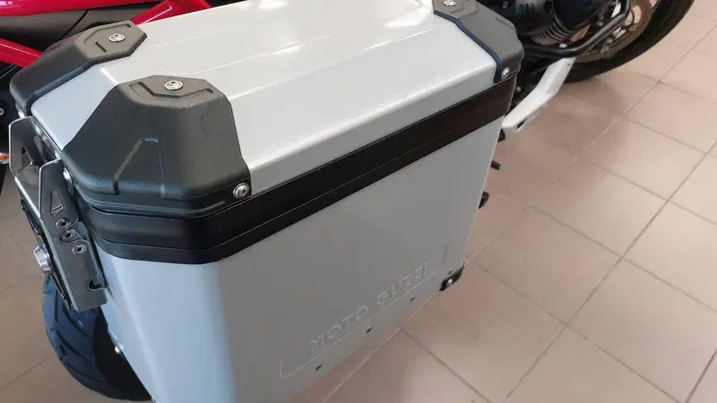 Moto Guzzi V85 TT Evocative Graphics (2019 - 20) (5)