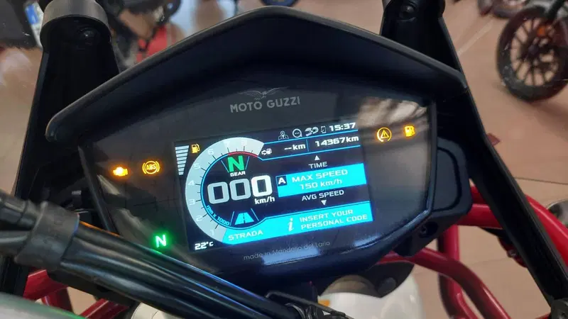 Moto Guzzi V85 TT Evocative Graphics (2019 - 20) (6)