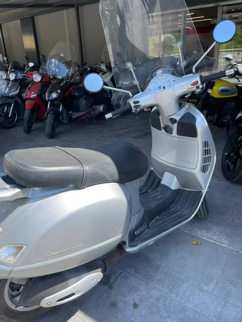 Vespa Granturismo 200 L (2)