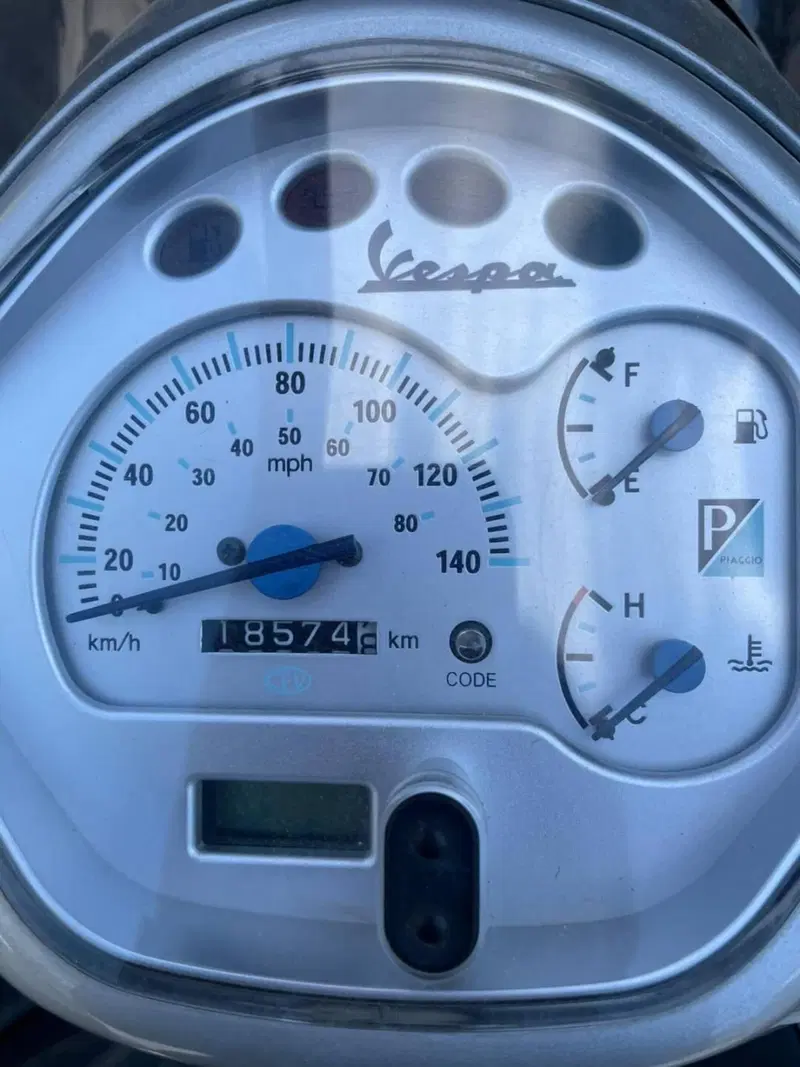 Vespa Granturismo 200 L (3)