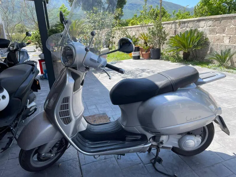 Vespa Granturismo 200 L (4)