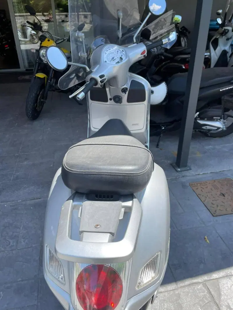 Vespa Granturismo 200 L (5)