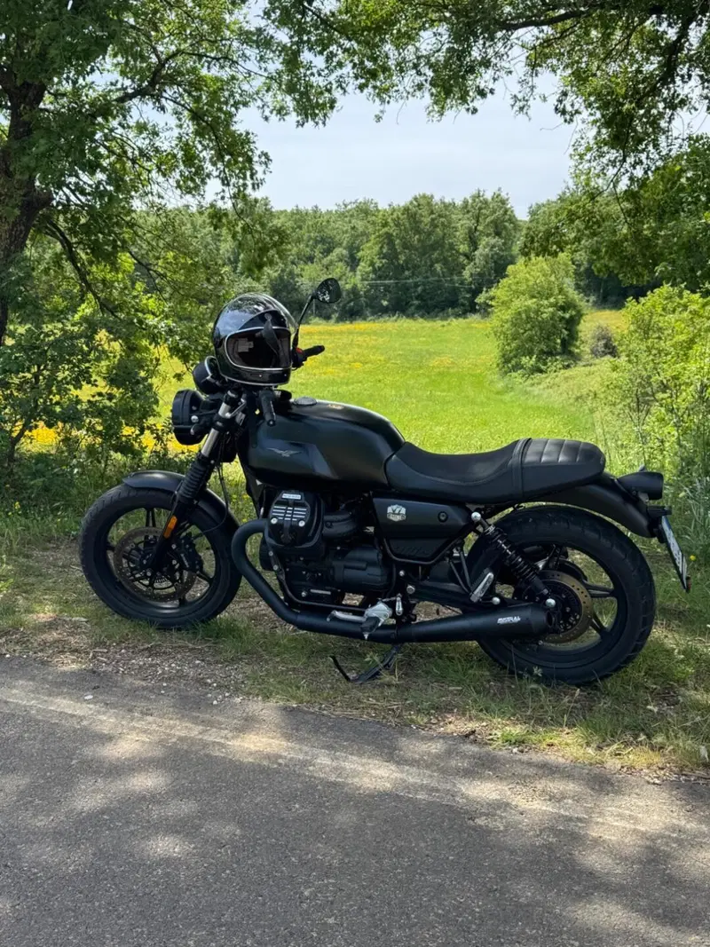Moto Guzzi V7 Stone Centenario (2021 - 22)