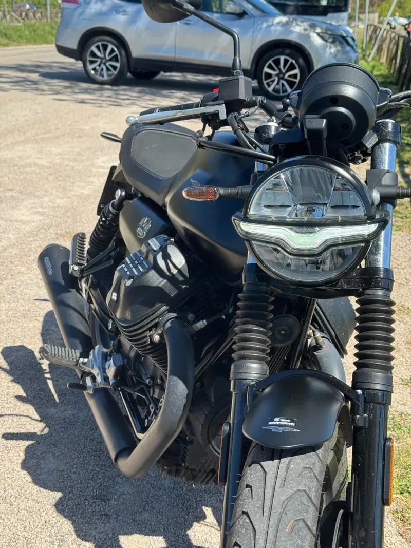 Moto Guzzi V7 Stone Centenario (2021 - 22) (2)