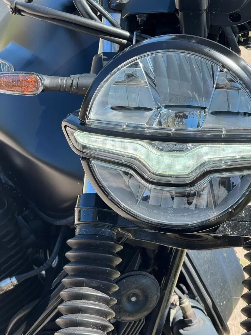 Moto Guzzi V7 Stone Centenario (2021 - 22) (3)