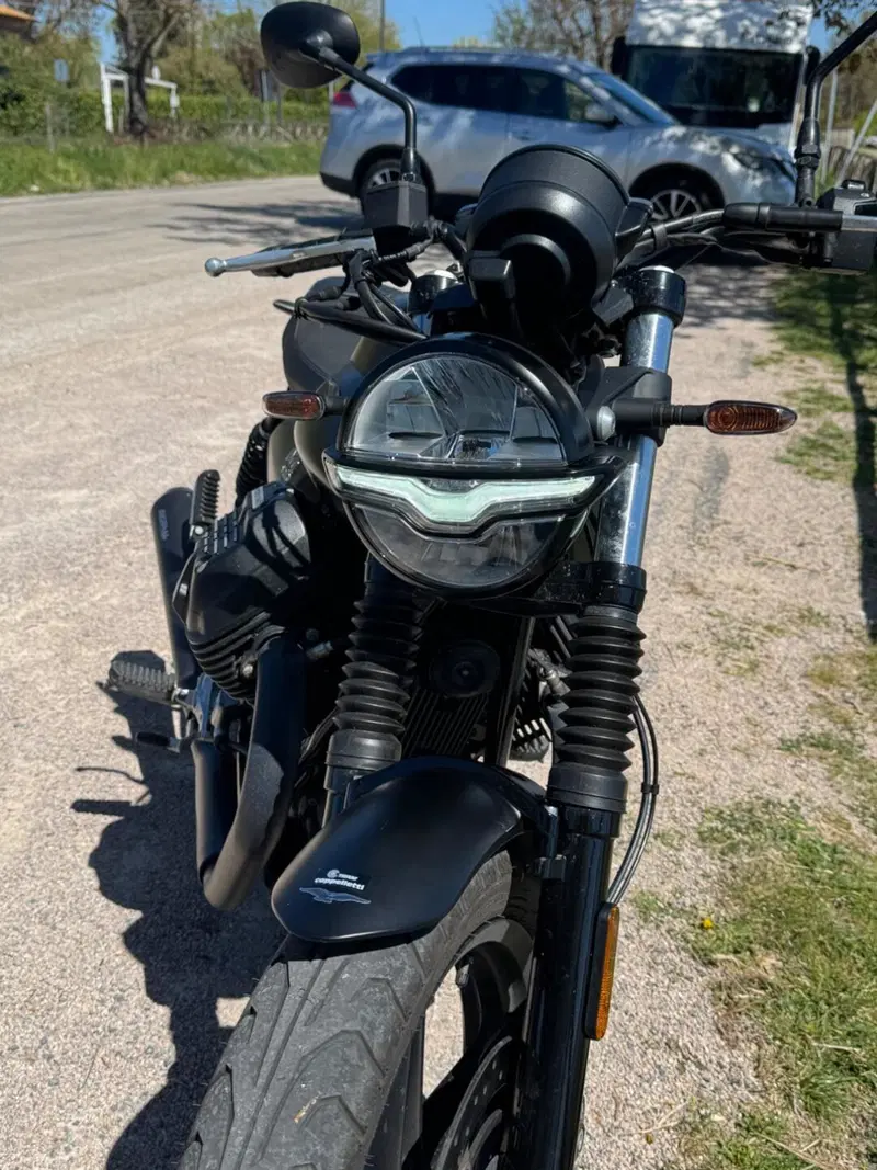 Moto Guzzi V7 Stone Centenario (2021 - 22) (4)