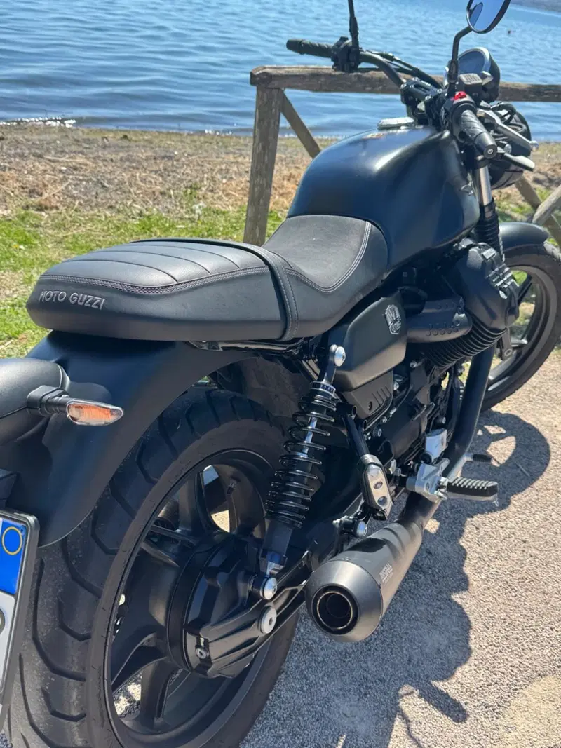 Moto Guzzi V7 Stone Centenario (2021 - 22) (6)
