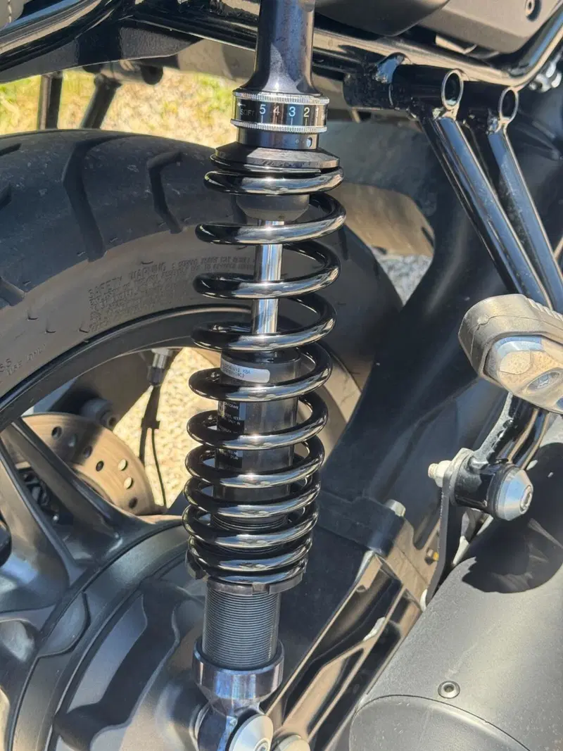 Moto Guzzi V7 Stone Centenario (2021 - 22) (7)