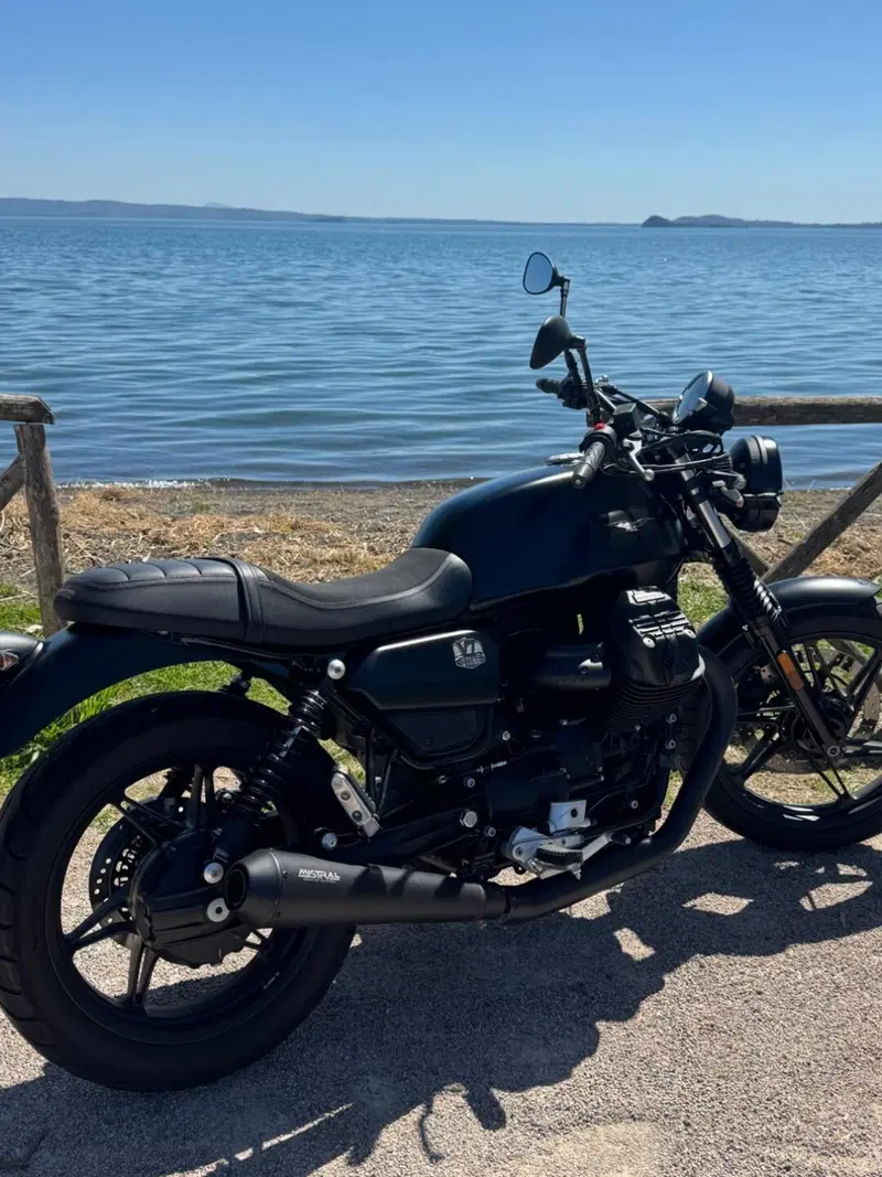 Moto Guzzi V7 Stone Centenario (2021 - 22) (9)