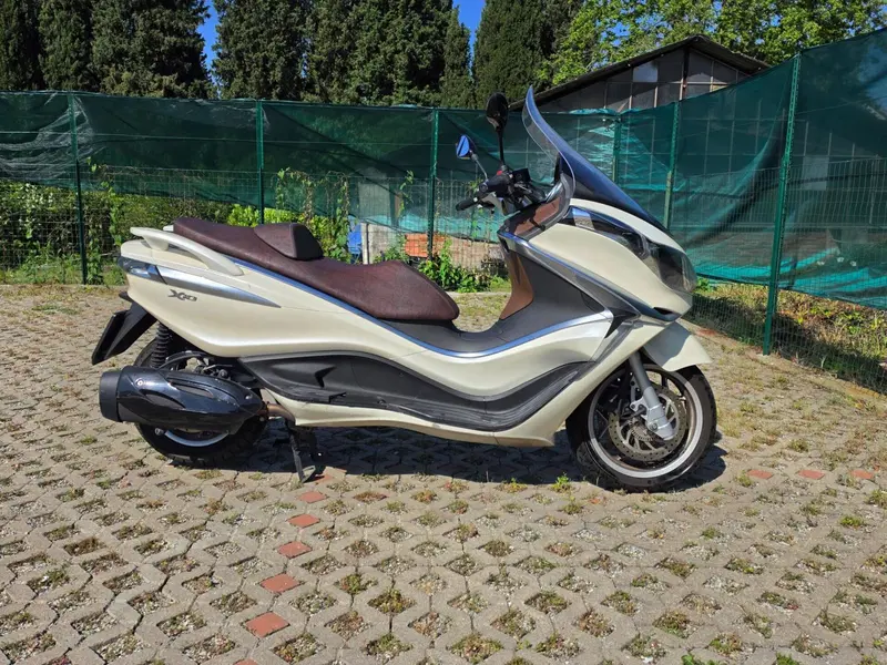 Piaggio X10 350 ie (2011 - 17) (2)