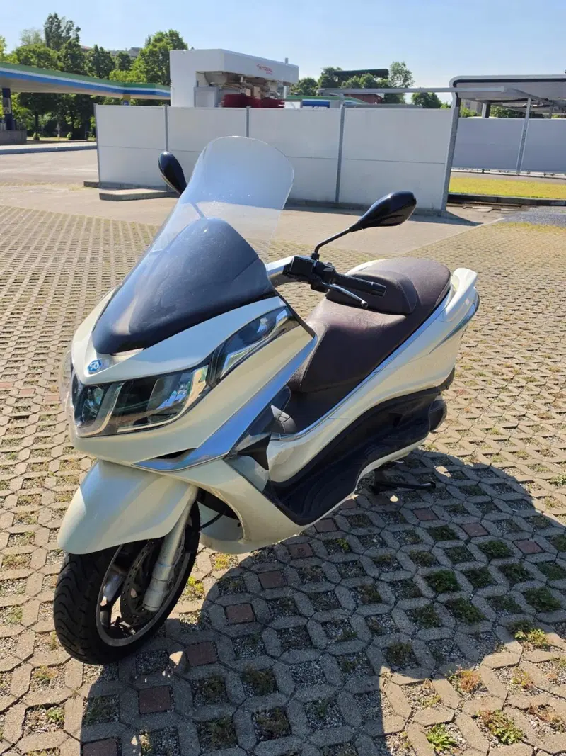 Piaggio X10 350 ie (2011 - 17) (4)