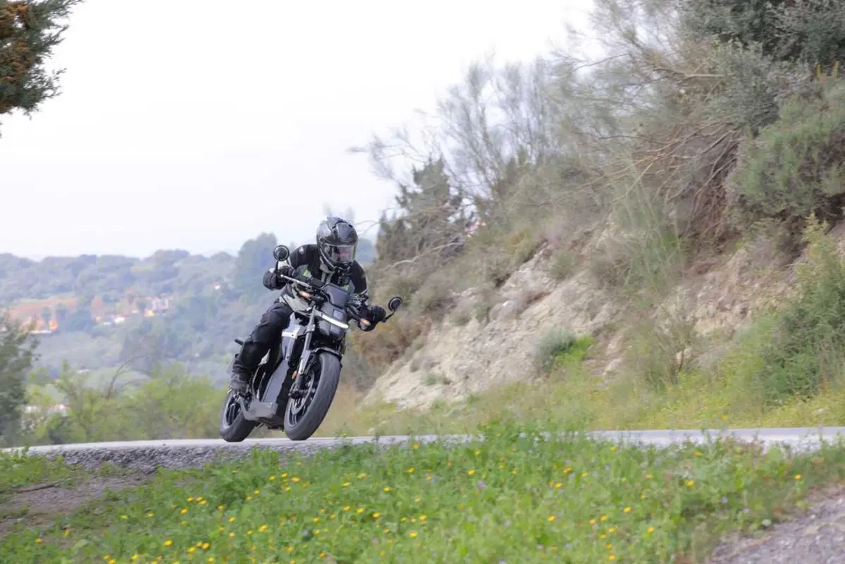 Honda WN7: il nostro TEST della prima moto elettrica di HONDA! [VIDEO] (4)