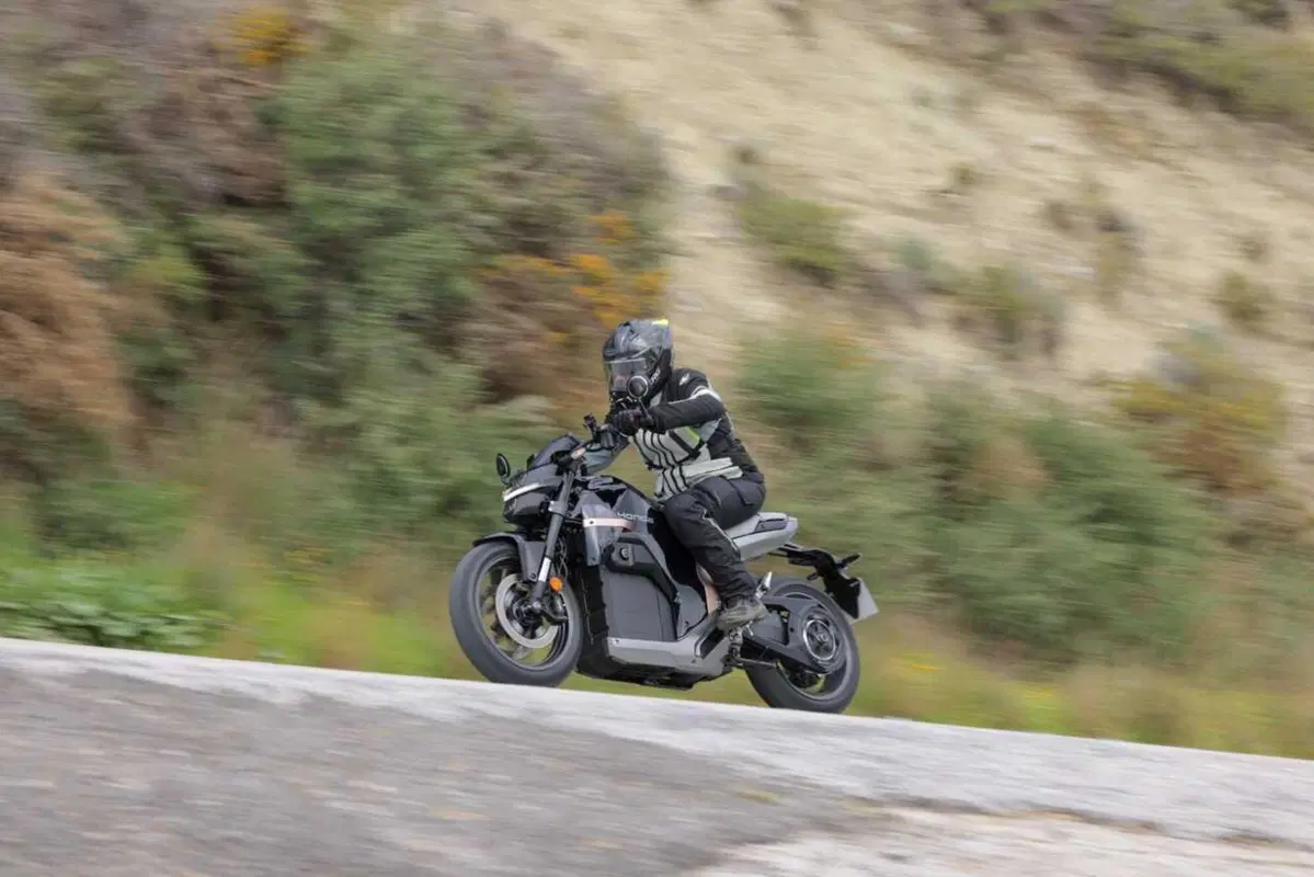 Honda WN7: il nostro TEST della prima moto elettrica di HONDA! [VIDEO] (6)