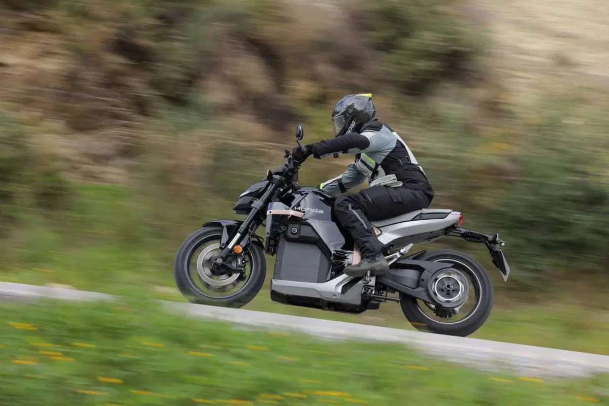 Honda WN7: il nostro TEST della prima moto elettrica di HONDA! [VIDEO] (7)