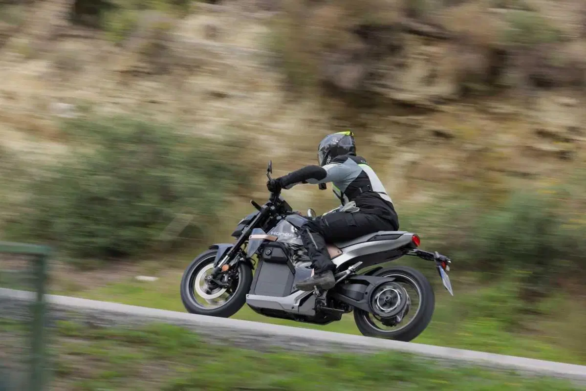 Honda WN7: il nostro TEST della prima moto elettrica di HONDA! [VIDEO] (8)
