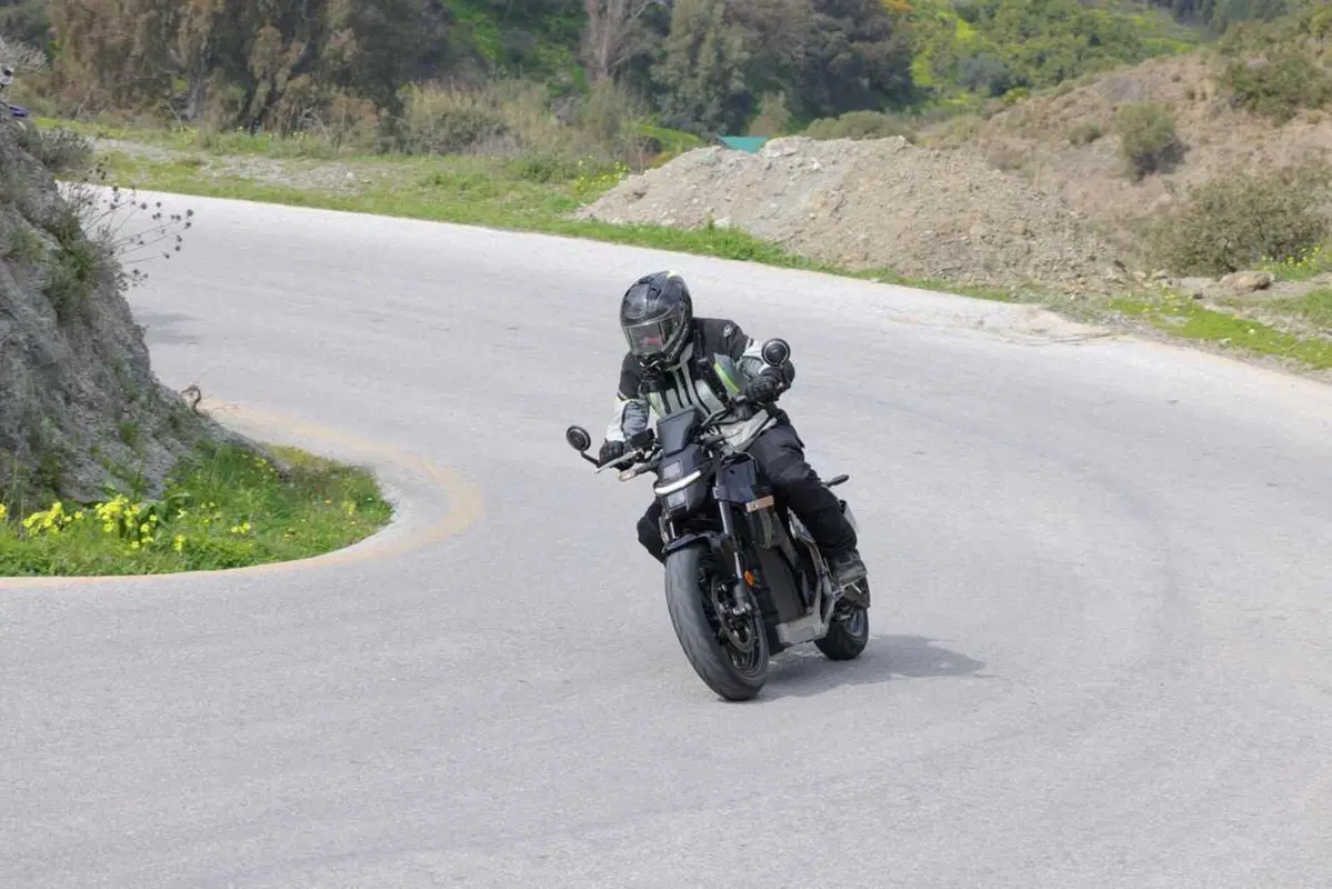Honda WN7: il nostro TEST della prima moto elettrica di HONDA! [VIDEO] (9)
