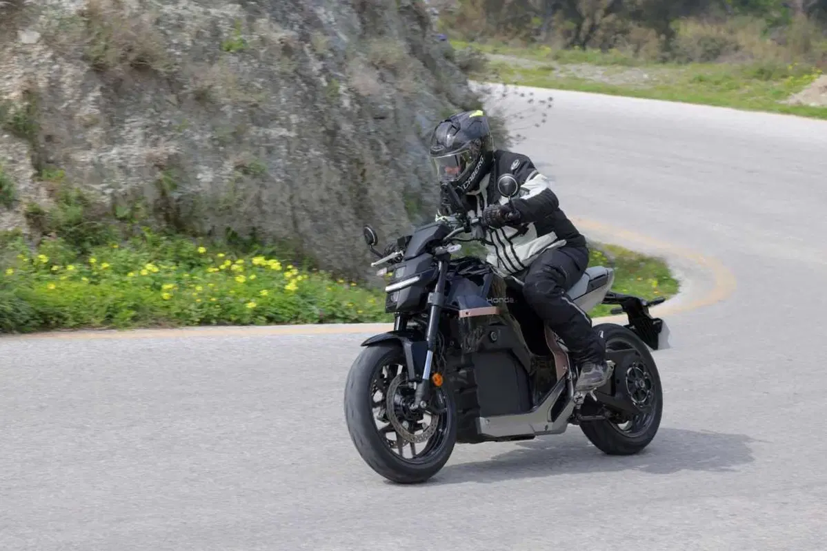 Honda WN7: il nostro TEST della prima moto elettrica di HONDA! [VIDEO] (11)